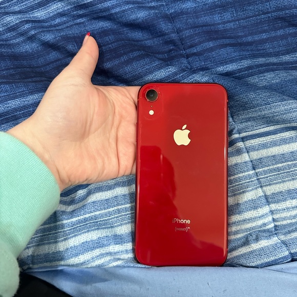 Apple Iphone XR factory reset 88% battery life no cracks or scratches - Picture 2 of 3
